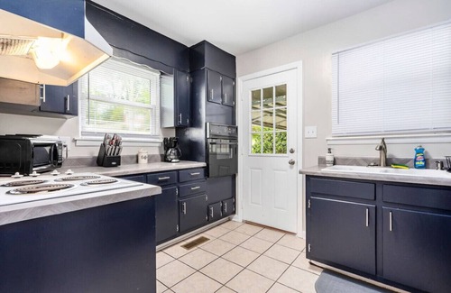 Madison House | 10 Min Airport/Downtown/Arsenal
