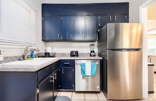 Madison House | 10 Min Airport/Downtown/Arsenal