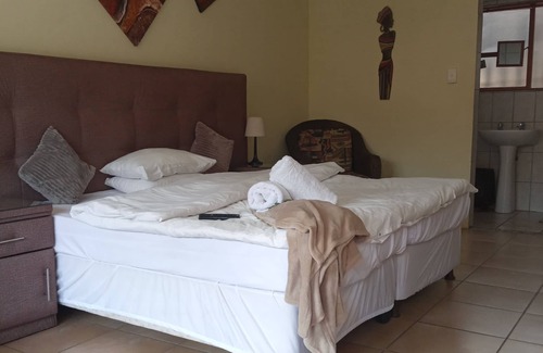 Ekurhuleni Bed & Breakfast | 10 min away from OR Tambo Airport, your second home away from home.