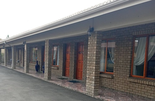 Ekurhuleni Bed & Breakfast | 10 min away from OR Tambo Airport, your second home away from home.