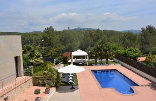 Sitges Villa | 10 min/car from the beach! Large garden by Weekly Villas. Villa Sitges La Calma,