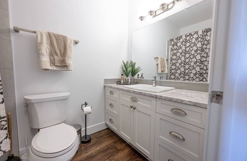 Woking House | 10 min from Teepee Creek Rodeo Grounds - Country Retreat