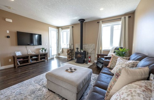 Woking House | 10 min from Teepee Creek Rodeo Grounds - Country Retreat