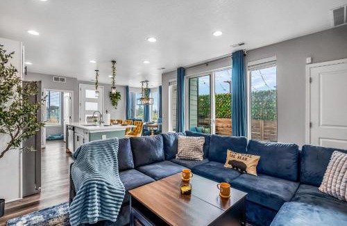 Dupont House | 10 min to DT, Luxe 4BR w Movie Theater, Game Room