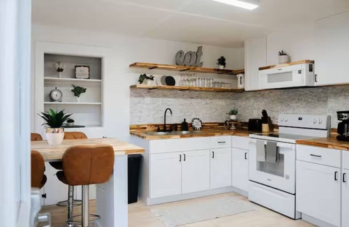 Laconia House | 10 Min Walk to Lake + HOT TUB
