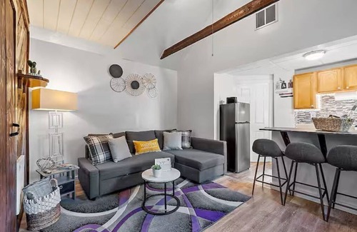 Laconia House | 10 Min Walk to Lake w/Private HOT TUB & patio!