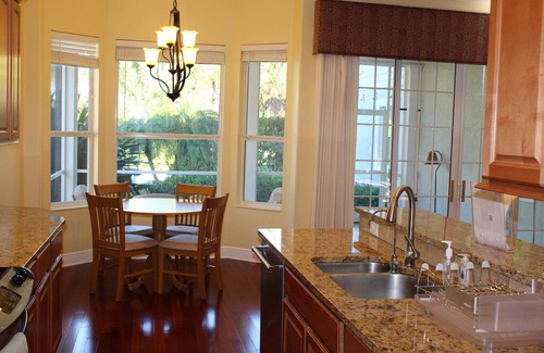 Rivendell House | 10 mins from Nokomis Beach, quite and safe, easy access to great restaurants