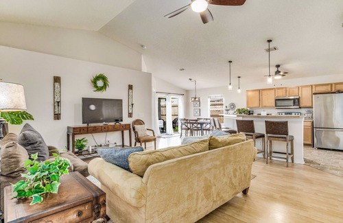 Northwest Pensacola House | 10 mins to Five Flags Speedway, Fenced Backyard