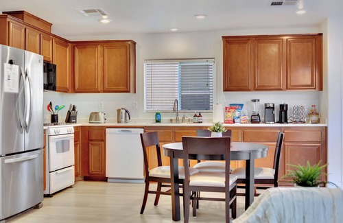 Arden House | 10 mins to Strip! Spacious 4B/3B 2-Story Home 1st Floor Bedroom & Full Bath