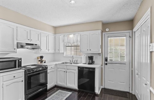 South Baton Rouge House | 10 Mins to Tiger Stadium! South Burbank Bungalow