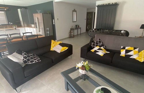 Pia House | 10-MINUTE DRIVE TO BEACHES HOUSE PRIVATE AIR-CONDITIONED POOL