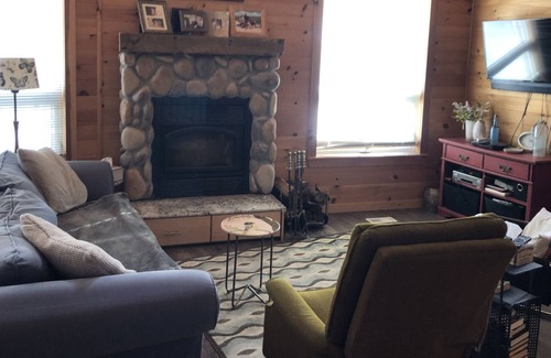 Grand Beach House | 10 minute Walk to Grand Beach Boardwalk