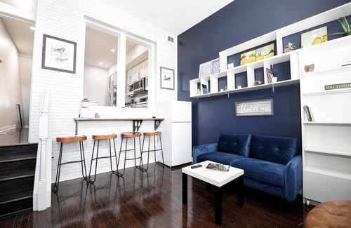 Downtown Baltimore House | 10-minute walk to Johns Hopkins Medical Center. Spacious. Peaceful. Clean.