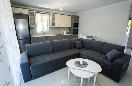 Aliko Apartment | 10 minutes by car from Saranda and 5 minutes from most famous beaches.