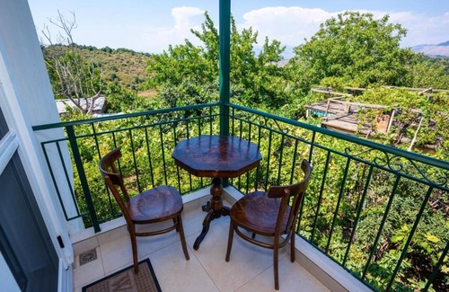 Aliko Apartment | 10 minutes by car from Saranda and 5 minutes from most famous beaches.