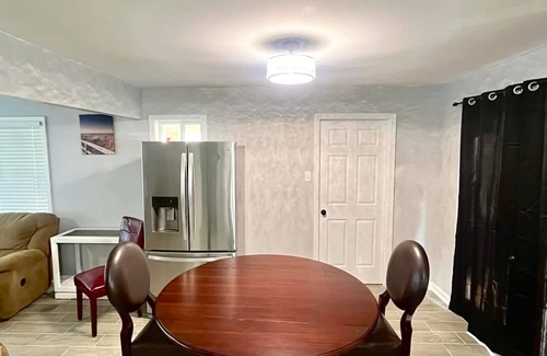 Brownsville House | 10 minutes from Blue Oval - 3 bed 1 bath/Den/Kitchen/Laundry. Furnished