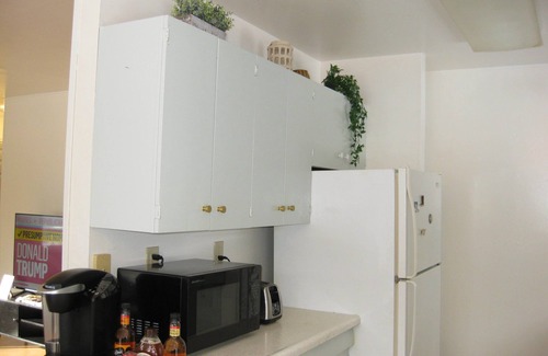 Sand Lake House | 10 minutes from the airport. Lots of amenities! Private acre.