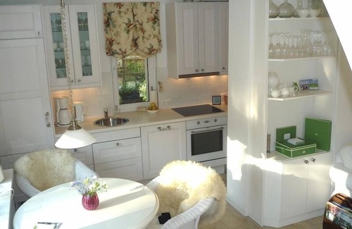 Klein Bollhagen House | 10 minutes from the beach, thatched house with spa: sauna & whirlpool