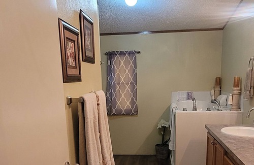 Azle House | 10 Minutes from Weatherford Lake, Wineries and Wedding Venue's