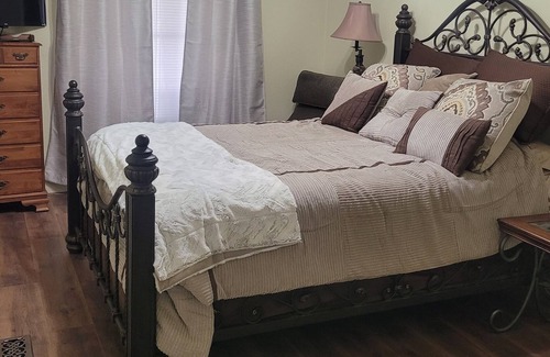 Azle House | 10 Minutes from Weatherford Lake, Wineries and Wedding Venue's