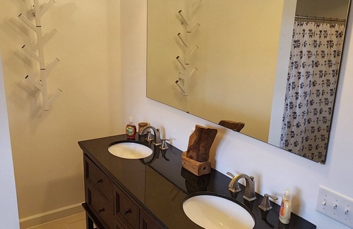 Wilmington House | 10 minutes from WEC 10 minutes from Roberts Centre