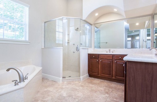 Windermere House | 10 Minutes from World Class Golf and Attractions