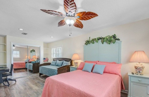 Walsingham House | 10 minutes to Beach! On Bike Trial - Sleeps 6