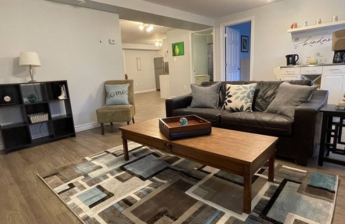 Halifax House | 10 minutes to Downtown - Quaint lower flat close to all amenities