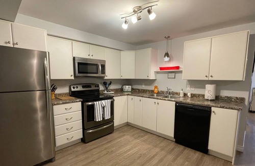 Halifax House | 10 minutes to Downtown - Quaint lower flat close to all amenities
