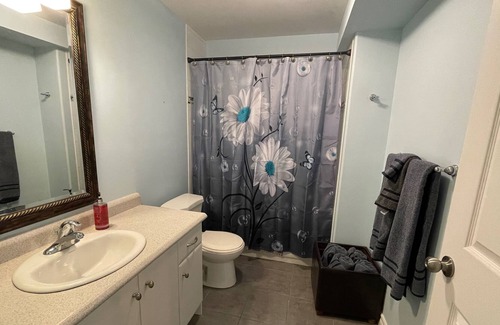 Halifax House | 10 minutes to Downtown - Quaint lower flat close to all amenities