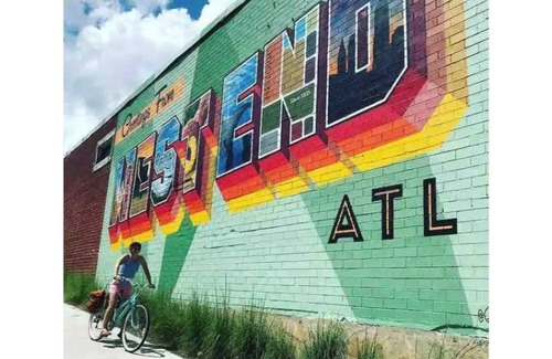 West End House | 10 Minutes to Downtown Atlanta! Walk to Beltline Breweries. Pet Friendly!