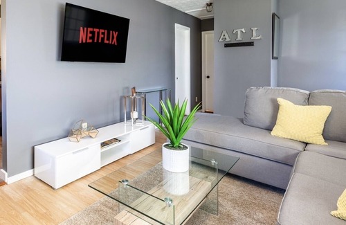 West End House | 10 Minutes to Downtown Atlanta! Walk to Beltline Breweries. Pet Friendly!