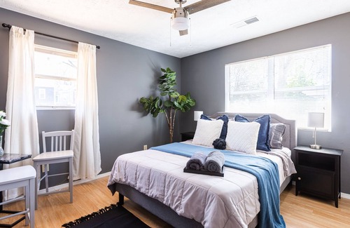 West End House | 10 Minutes to Downtown Atlanta! Walk to Beltline Breweries. Pet Friendly!
