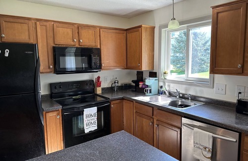 Byron House | 10 Minutes to Mayo Clinic! Duplex in Small Town Byron, MN.