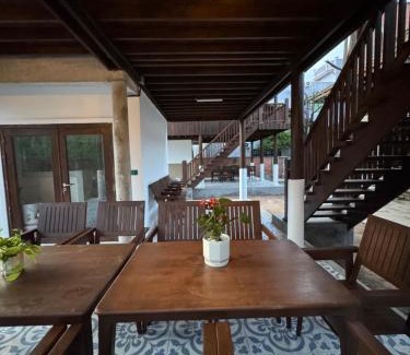 Santuk House | 10 Minutes to Pubstreet - Traditional Khmer House
