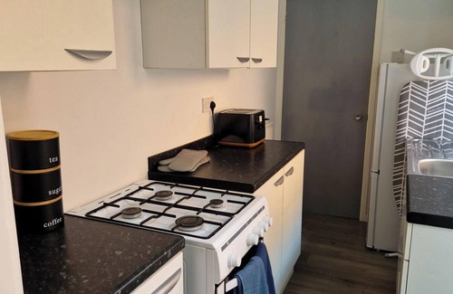 South Shields Apartment | 10 minutes to the beach! Cosy 2 bed flat with free parking. Pet-Friendly!