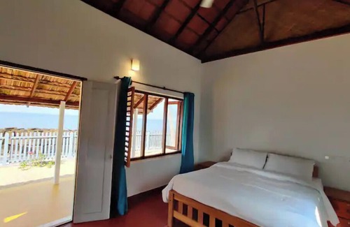 Vypin Cottage | 10 North by the sea - secluded beach-front cottage