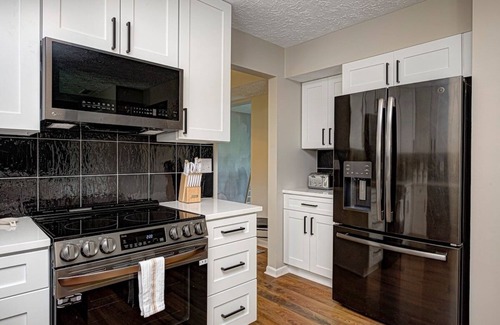Oakland Hills at Geist House | 10%OFF Monthly stay|Mordernhome|King-Bed|Sleeps12