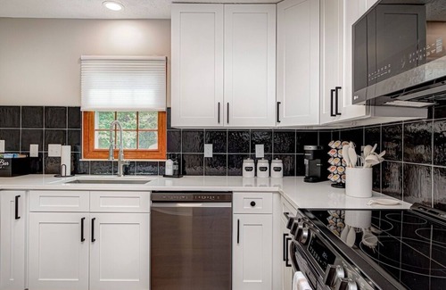 Oakland Hills at Geist House | 10%OFF Monthly stay|Mordernhome|King-Bed|Sleeps12