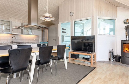 Grønhøj House | 10 person holiday home in Løkken