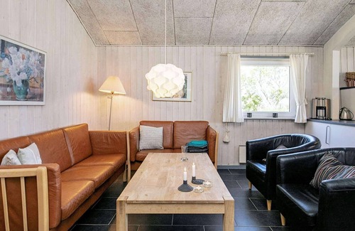 Hou House | 10 person holiday home in Hals