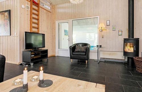Hou House | 10 person holiday home in Hals