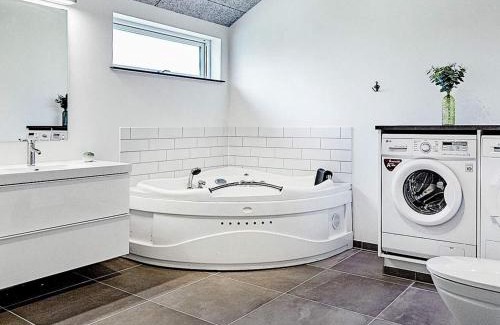 Store Kongsmark House | 10 person holiday home in Slagelse