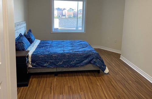Markham Apartment | 10 The Cozy 3 Beds 2 Baths in Markham with Three(3) Queen Beds & One(1) Sofa Bed