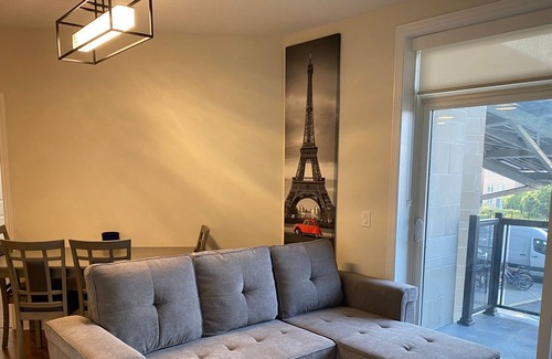 Markham Apartment | 10 The Cozy 3 Beds 2 Baths in Markham with Three(3) Queen Beds & One(1) Sofa Bed