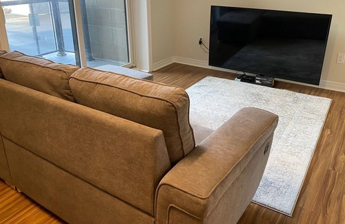 Markham Apartment | 10 The Cozy 3 Beds 2 Baths in Markham with Three(3) Queen Beds & One(1) Sofa Bed