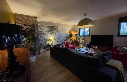 Saint-Laurent-de-Mure Resort | 100 m² Private room ∙ 1 bedroom ∙ 2 guests