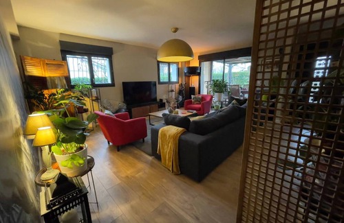 Saint-Laurent-de-Mure Resort | 100 m² Private room ∙ 1 bedroom ∙ 2 guests