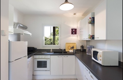 Aytre Apartment | 100 m from the beach, near La Rochelle, beautiful T3 on private garden level