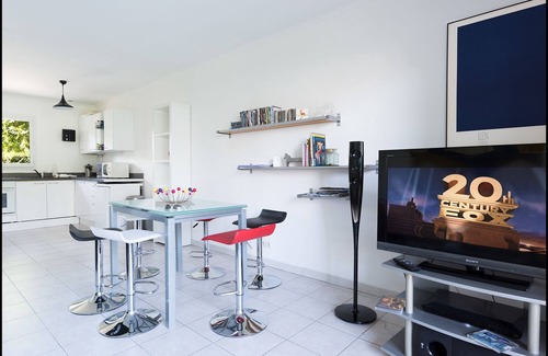 Aytre Apartment | 100 m from the beach, near La Rochelle, beautiful T3 on private garden level